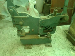 Cisaille profilés combinée à levier