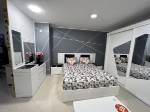 Chambre a coucher en bois rouge